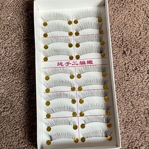 Natural wispy eyelashes 